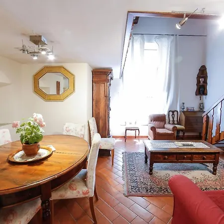 Traditional Close To The Duomo - Private Yard! Apartment *